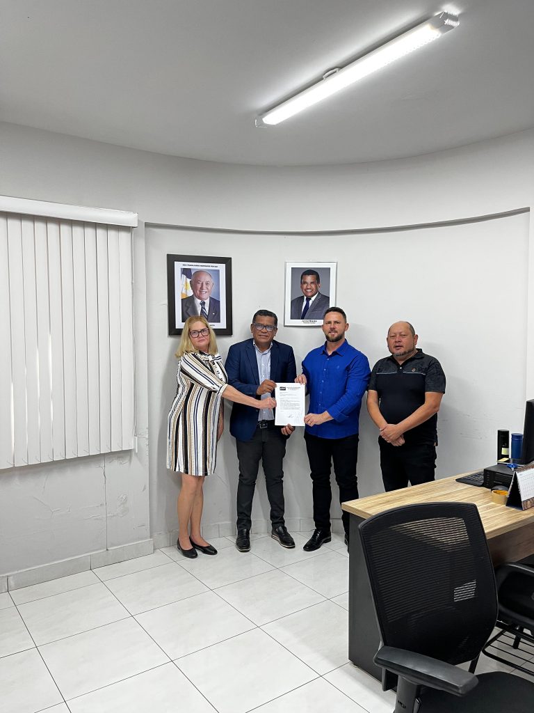 Associação de Moradores do Setor Bertaville Apresenta Demandas ao Subprefeito Júnior Brasão O Presidente Orlando Antônio de Freitas se reuniu com o Subprefeito Júnior Brasão.